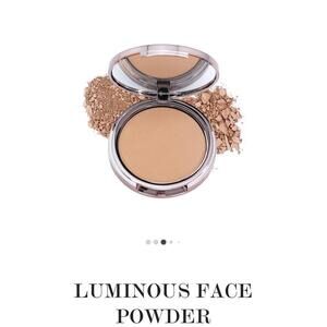 Girlactik LUMINOUS FACE POWDER - Medium
